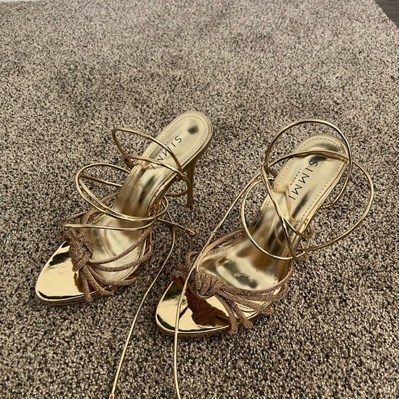 Simmi Shoes! Size 9! Gold Strappy Heel-Never worn - Picture 2 of 3